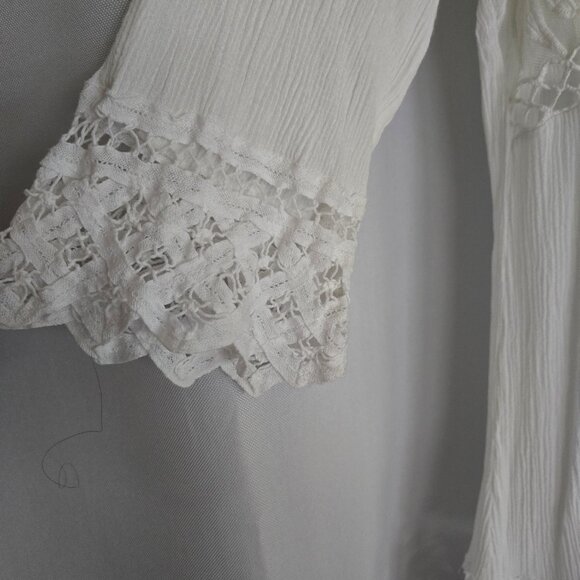 Pale Sky lace top - Picture 7 of 11